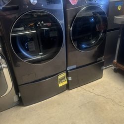 Steam Set Front Load LG Black Stainless Steel W 27”