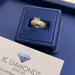 Ring 10 K Gold Diamonds 