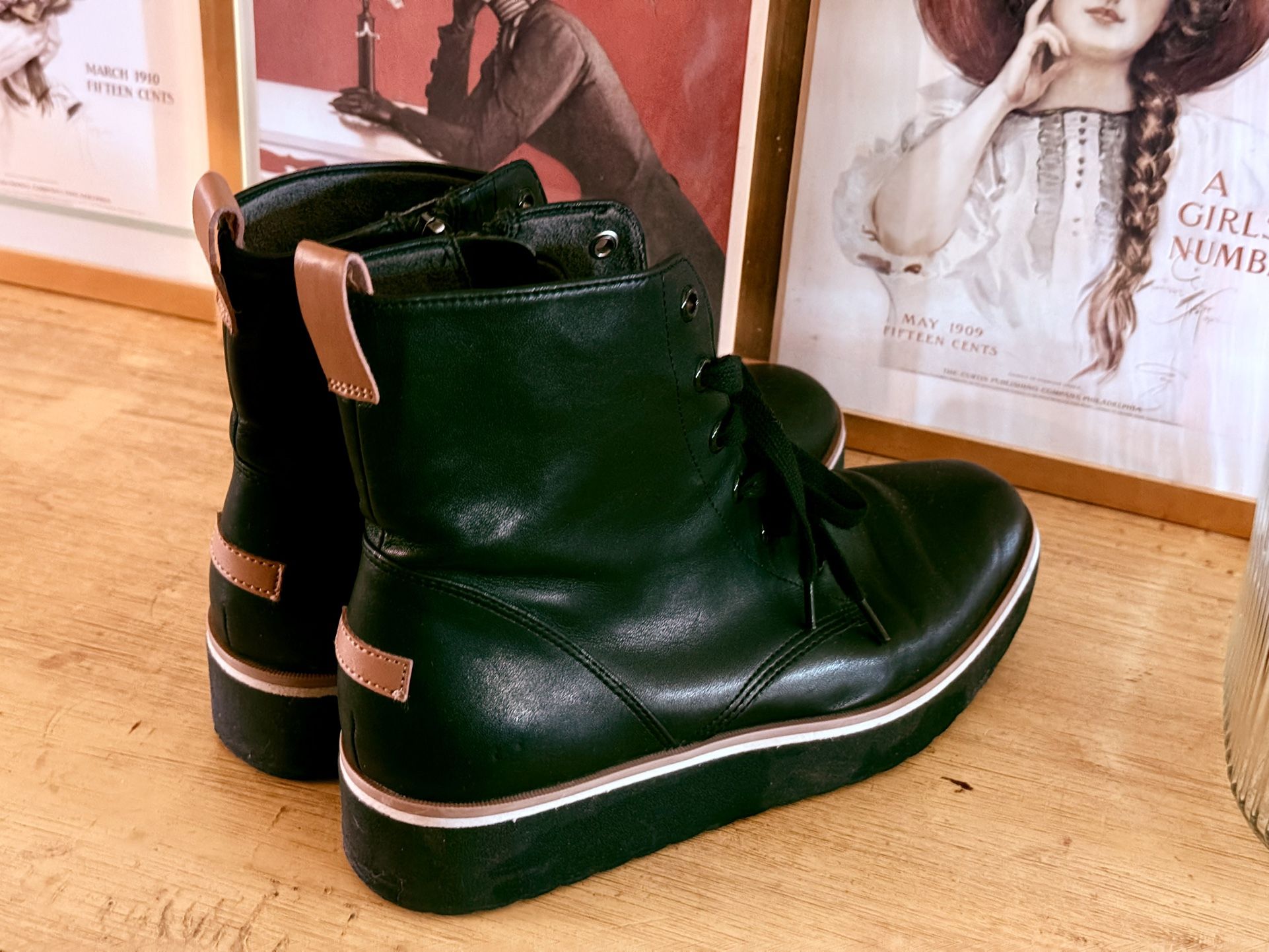 Style & Comfort Dr. Scholl's Black Lace Up Boots/Size 8