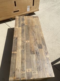 ETHAN ALLEN/WEST ELM/PIER1IMPORTS STYLE COFFEE TABLE