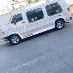 1995 Dodge Van B 2500