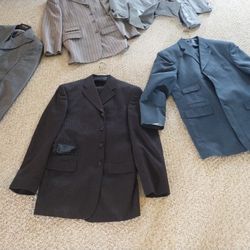 Men Suits N Gucci Shoes 