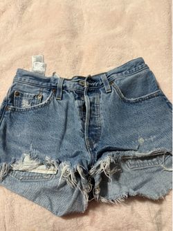 3 pairs of Levi’s short