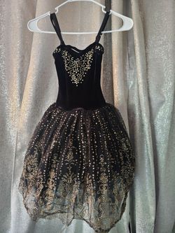 Weared dress for medium-sized girls,    Vestido para niña mediano usado