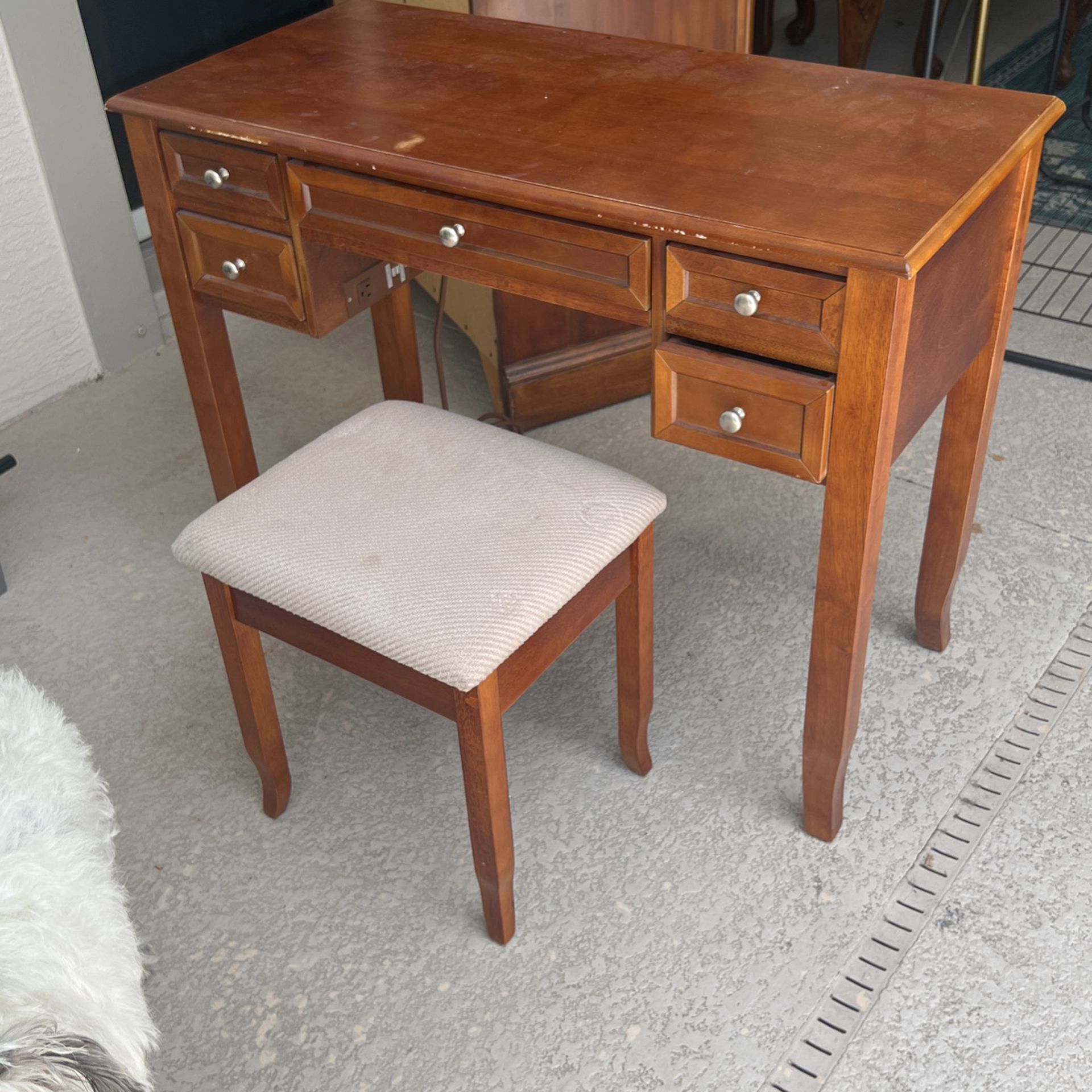 Small Desk With  Drawers And Bench 