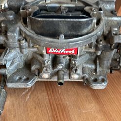 Edelbrock Carburetor 650 CFM 