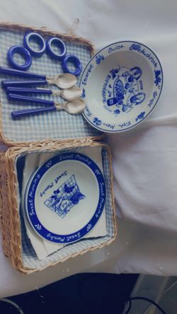 Vintage KMC Fortune World Dish Set
