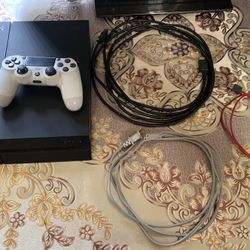 PlayStation 4 , With ( One ) Controller , And Cables 