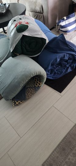 Free 2 twin matress and one sleeping bag