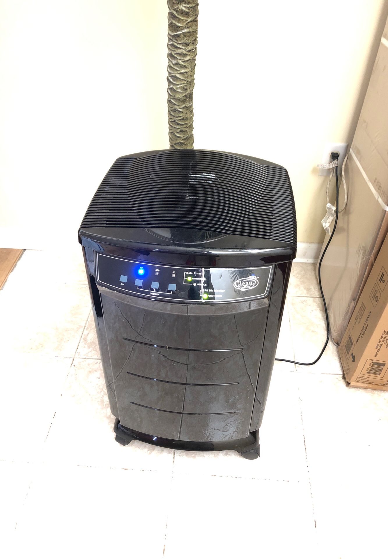 Clean station dehumidifier / Air purifier