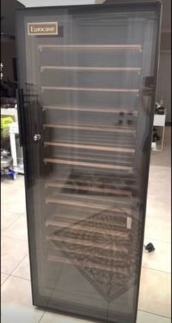 EuroCave Wine Cellar – 12 Wooden Racks – Not Cooling