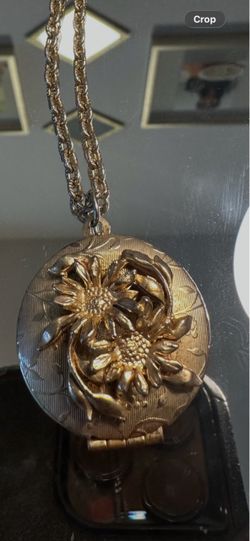 Vintage gold tone locket / with raised sunflowers