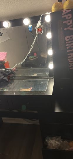 Vanity mirror