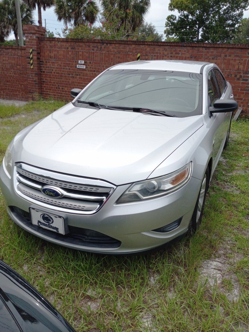 2011 Ford Taurus