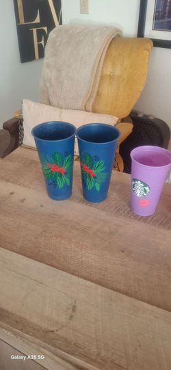Starbucks to go cups
