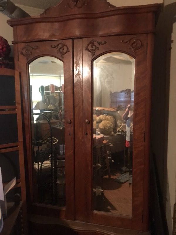 Antique chifferobe