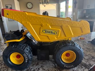 Tonka Dump Truck Toy 2006