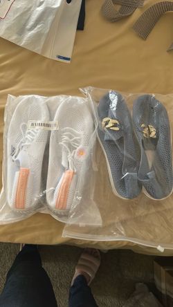 Tenis cómodos nuevos.