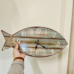 Wood Wall Clock Silent Non Ticking Fish Theme New condition 