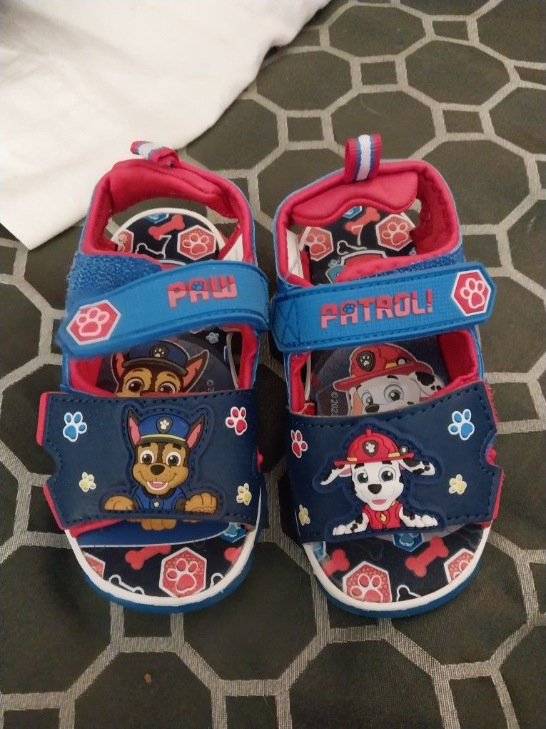Kids Paw Patrol Shoes Size 7 10dollars 