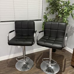 2 High Chairs 