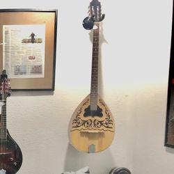 Nearly Brand New Gently Used Electric Bouzouki.. Sounds Beautiful  And In Great Condition 