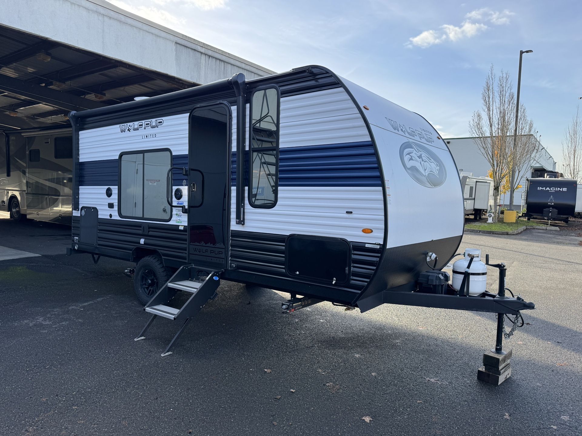 2024 FOREST RIVER WOLF PUB 16FQW