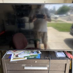 Hisense TV 40 with Logitech Speaker System