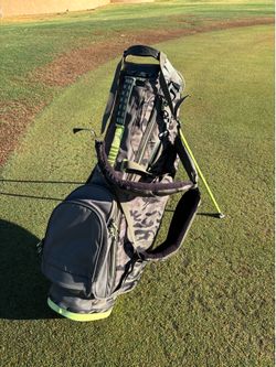 SUN MOUNTAIN CAMO 4.5 LS FEATHERWEIGHT GOLF BAG