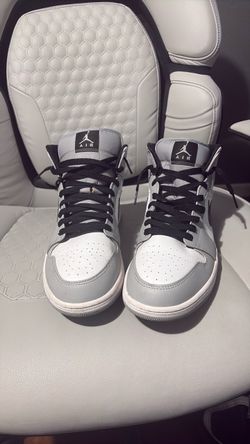 Jordan 1 mids size 12 black and silver