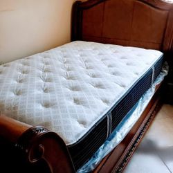 NEW QUEEN MATTRESS. AND BOX SPRING 2PC. Bed frame is not available. Take it home the same day 👍
