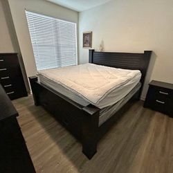 BRAND NEW BLACK 4-PIECE BEDROOM SET WITH WOOD FINISH(BED, DRESSER, MIRROR, NIGHTSTAND)