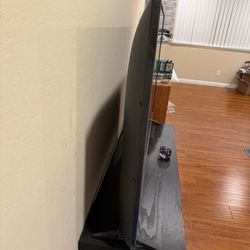 LG SMART TV  25x44 Inches