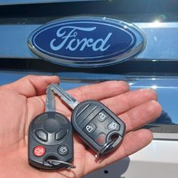 Car Keys And Remotes  / Llaves De Carro Y Controlles 