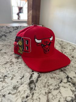 Pro Standard Chicago Bulls Varsity Red Snapback NBA Championship Trophy Patch