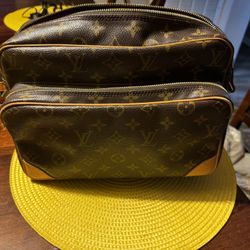 Louis  Vuitton 