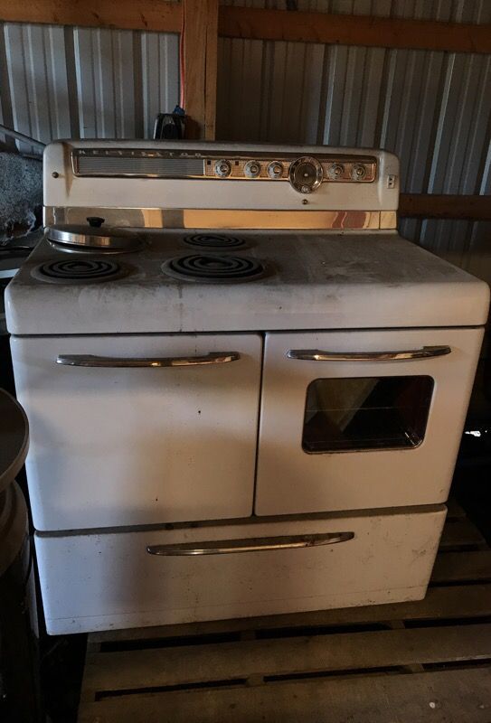 1940's kelvinator stove perfect condition for Sale in Harrisburg, PA
