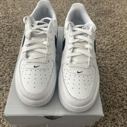 Air Force 1 ( Size 6.5y/ 8 Womens)