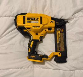 DeWalt 20V XR Brushless 18GA Brad Nailer DCN680