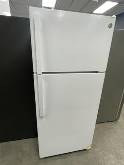 GE White Top-Freezer Refrigerator