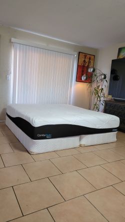 VERY NICE LIKE NEW KING SIZE COMFORTPEDIC MATTRESS AND BOXSPRINGS FOR SALE! IN EXCELLENT CONDITION, FREE DELIVERY