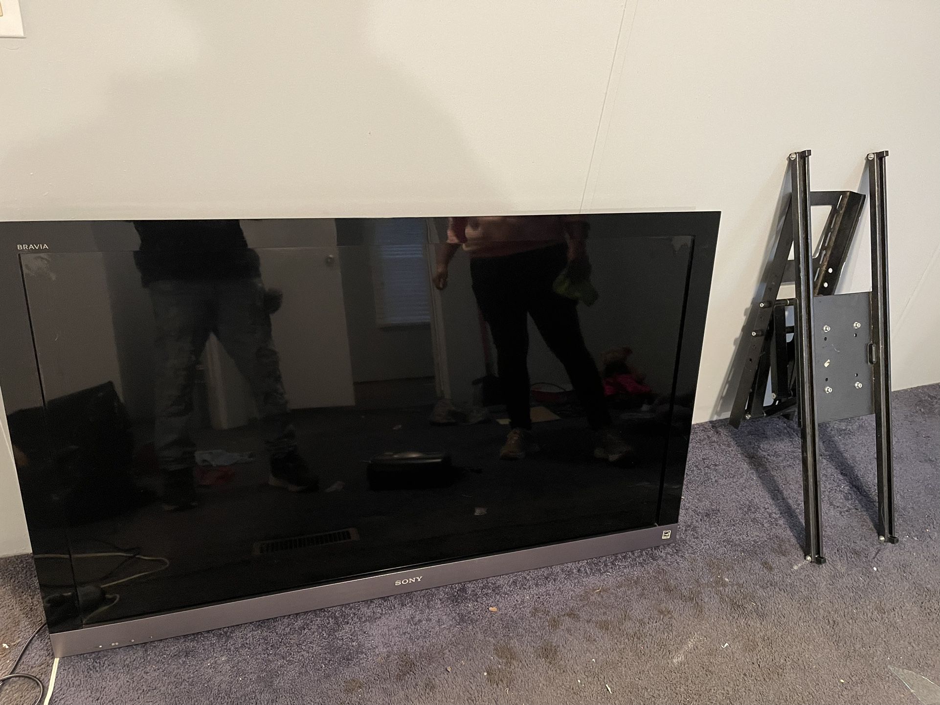 Sony Bravía 56” And Mount