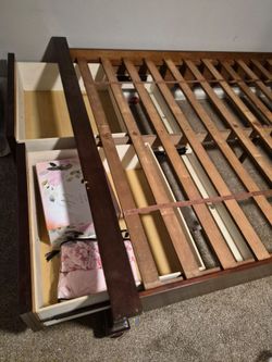 Queen sized bed excellent  condition