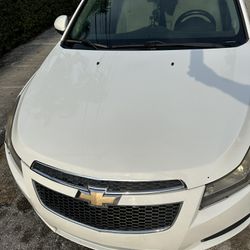 For sale Chevy Cruze clean title 140000 miles