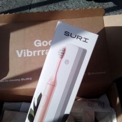 Suri Sustainable SONIC Toothbrush With 2 New Toothbrush Heads.