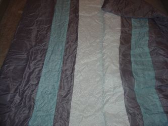 KING SIZE COMFORTER WITH EXTRAS