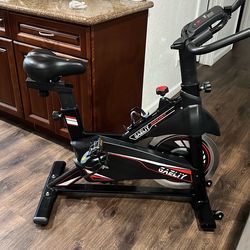 Bicicleta de ejercicio limpia y practicamente nueva