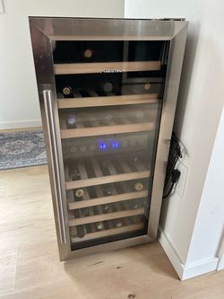 Wine refrigerator