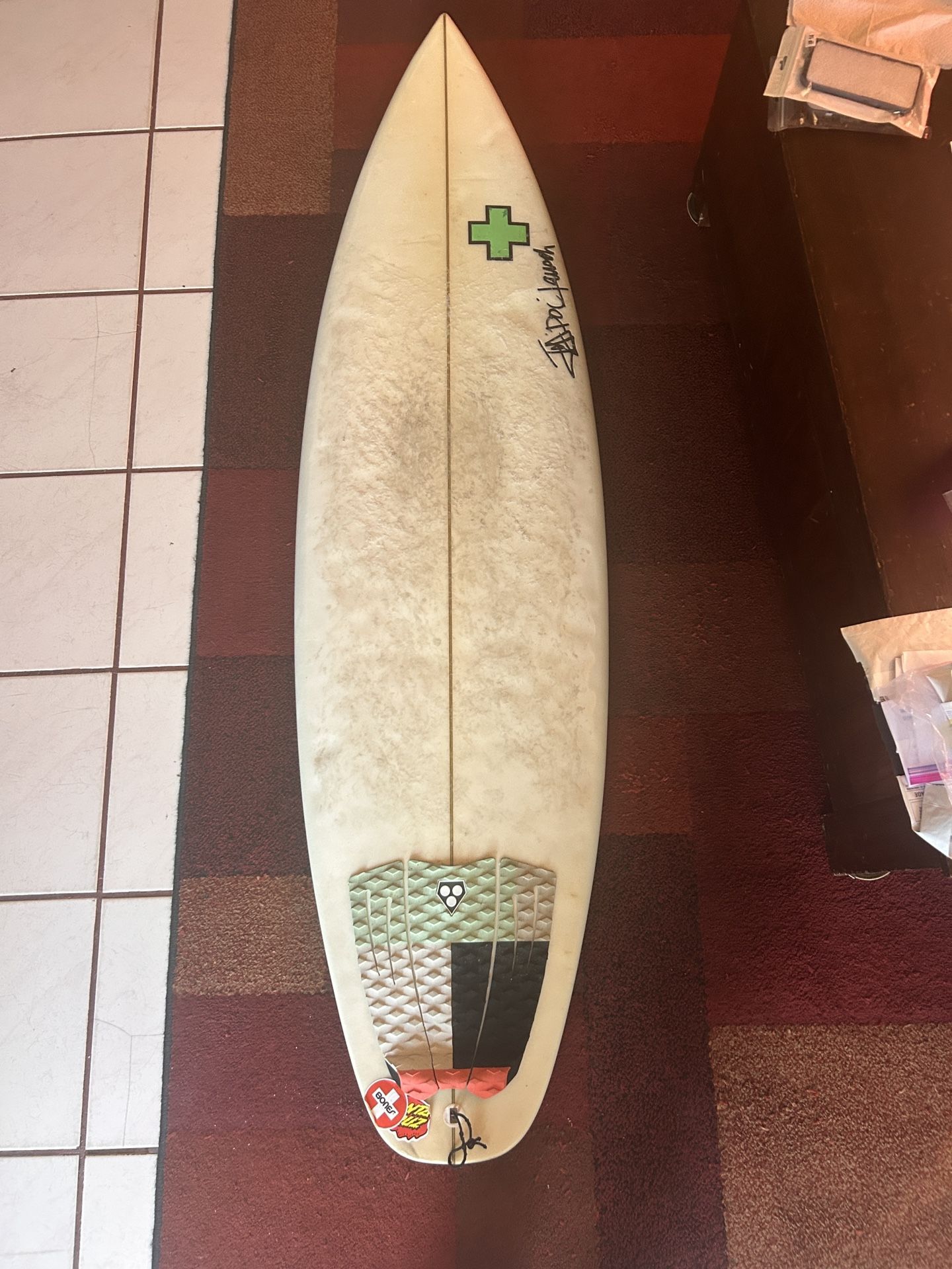 5’10 Surfaid shortboard
