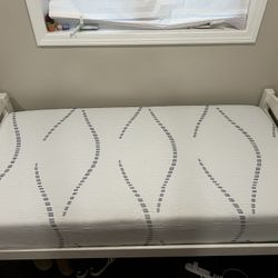 Twin XL Mattress/bedframe